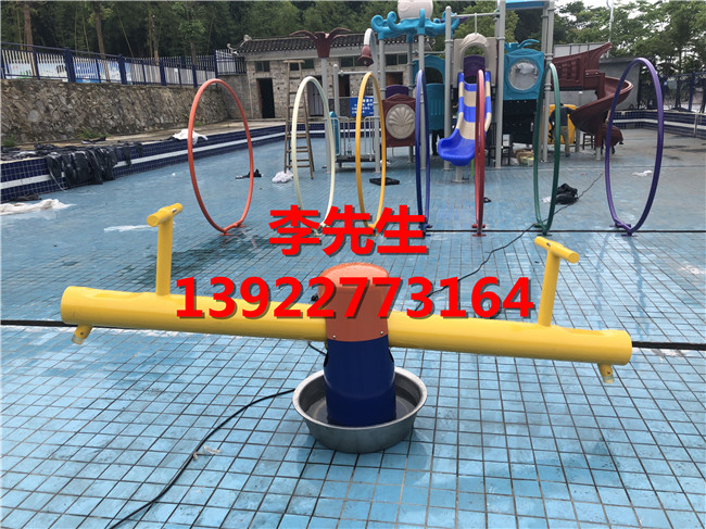水上樂(lè)園戲水小品水上娛樂(lè)圖片