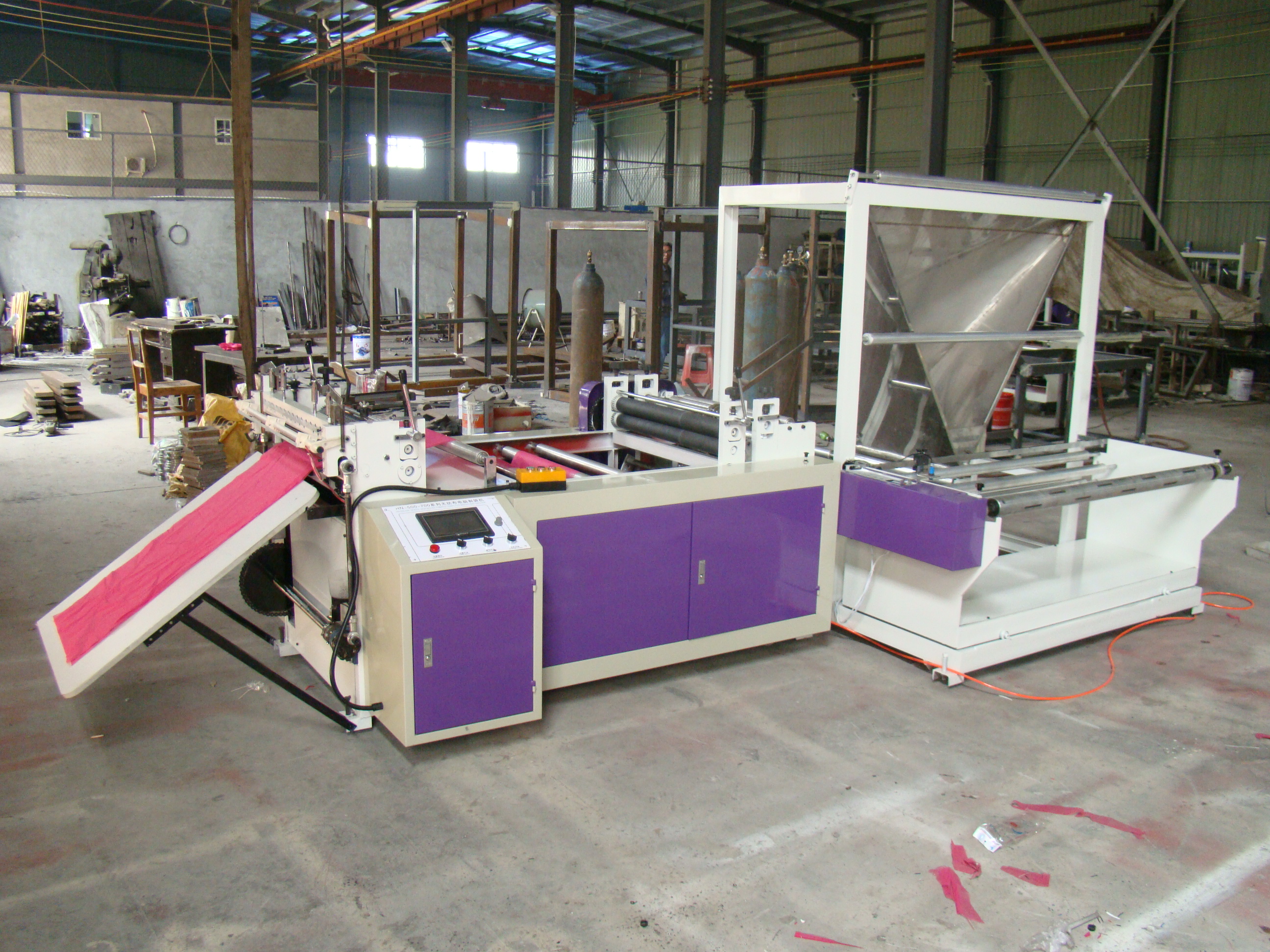 自動(dòng)無(wú)紡布香蕉袋制袋機(jī)圖片