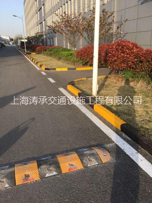 道路划线公司技术娴熟，行业一流，道路划线施工图片