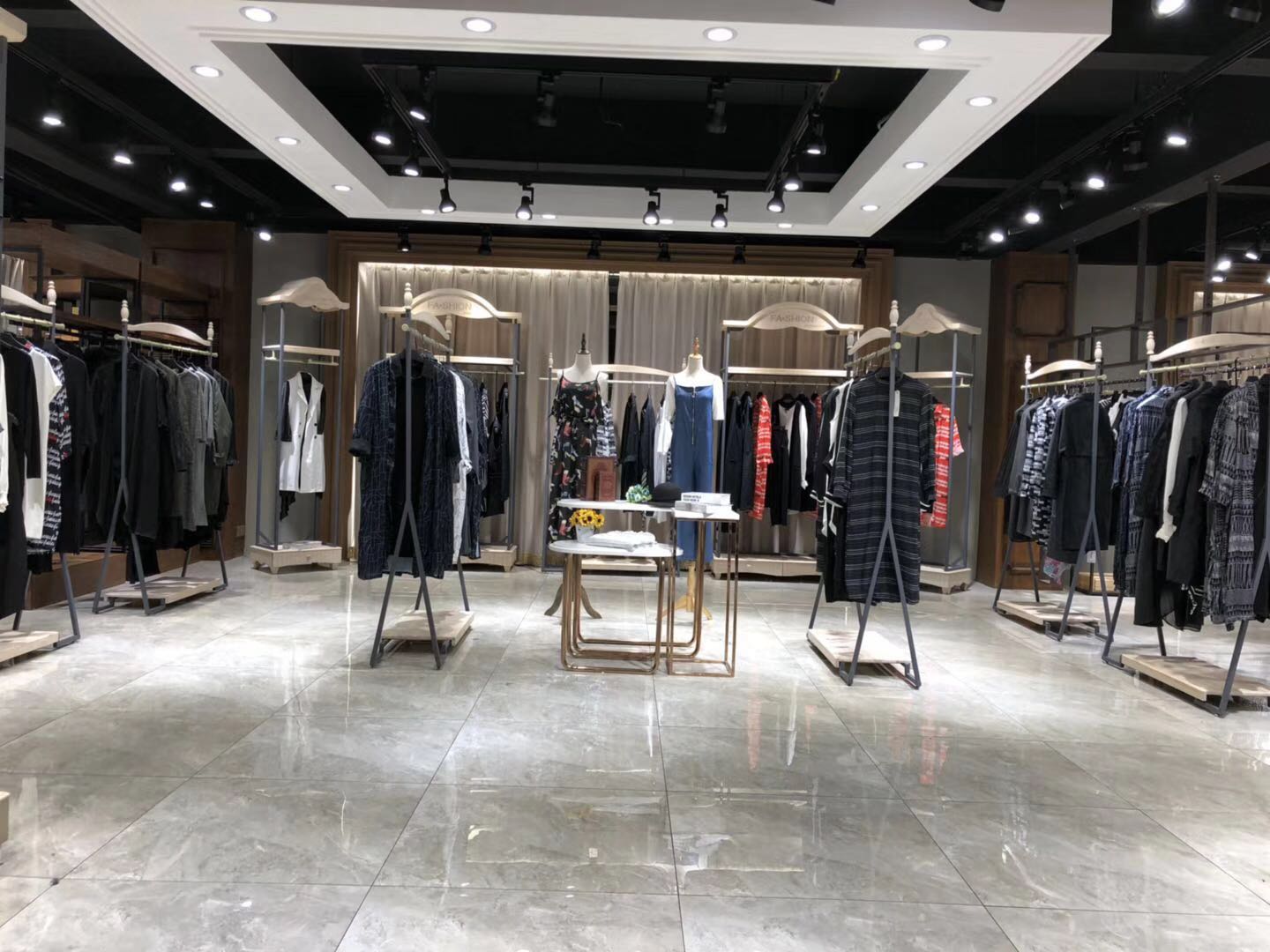 深圳原創(chuàng)女裝品牌折扣G牌找富擇鋒圖片