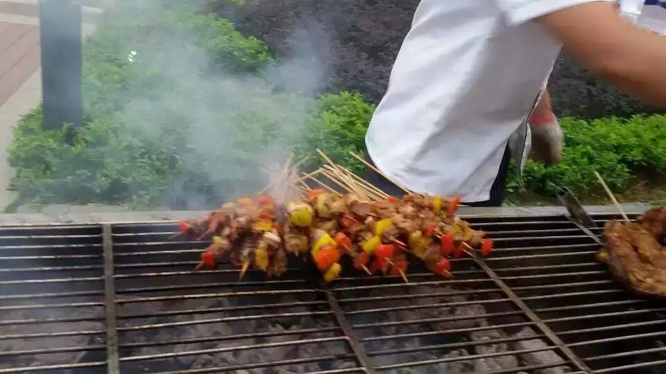 供应深圳巴西烧烤宴会外卖 深圳烧烤配送 深圳户外烧烤定制上门图片