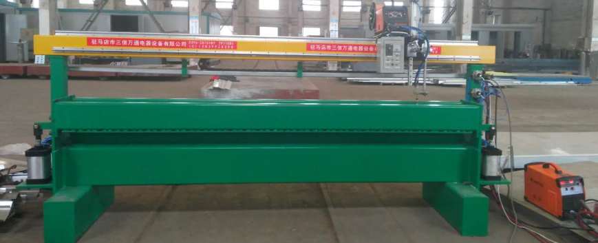 瓦楞板拼板自動(dòng)焊機(jī)圖片