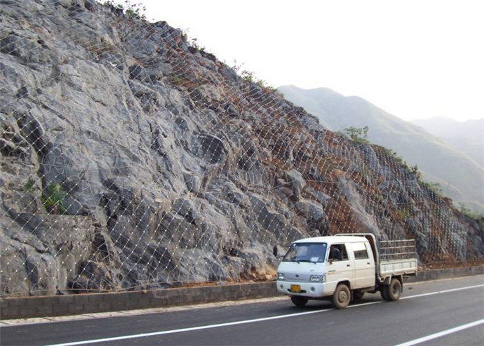 公路边坡防护网_高速路边坡防护网_道路边坡防护网图片