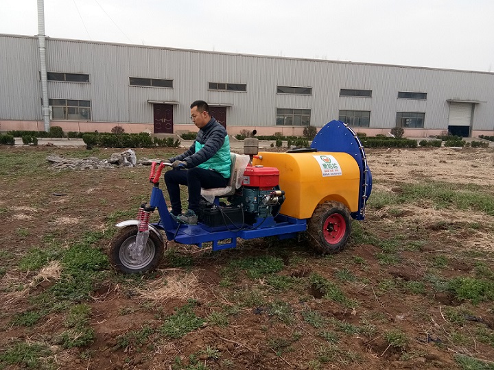 果哈哈G7型自走式果園打藥機(jī)圖片