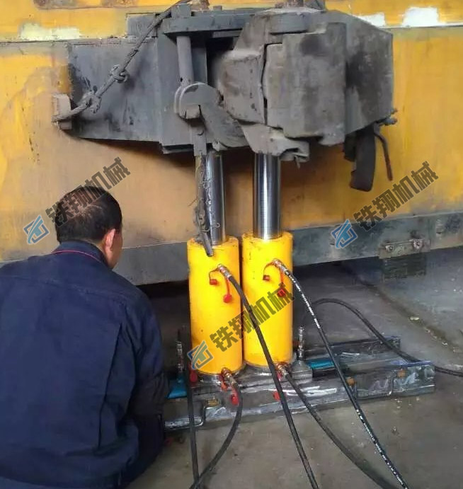 TXF-200型液壓復(fù)軌器圖片