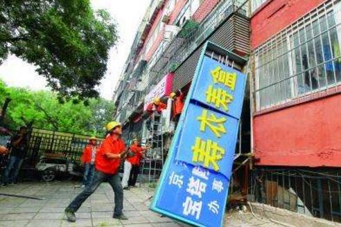 專業(yè)回收廣告牌圖片/專業(yè)回收廣告牌樣板圖 (1)
