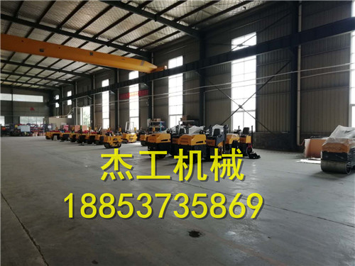 座駕壓路機圖片