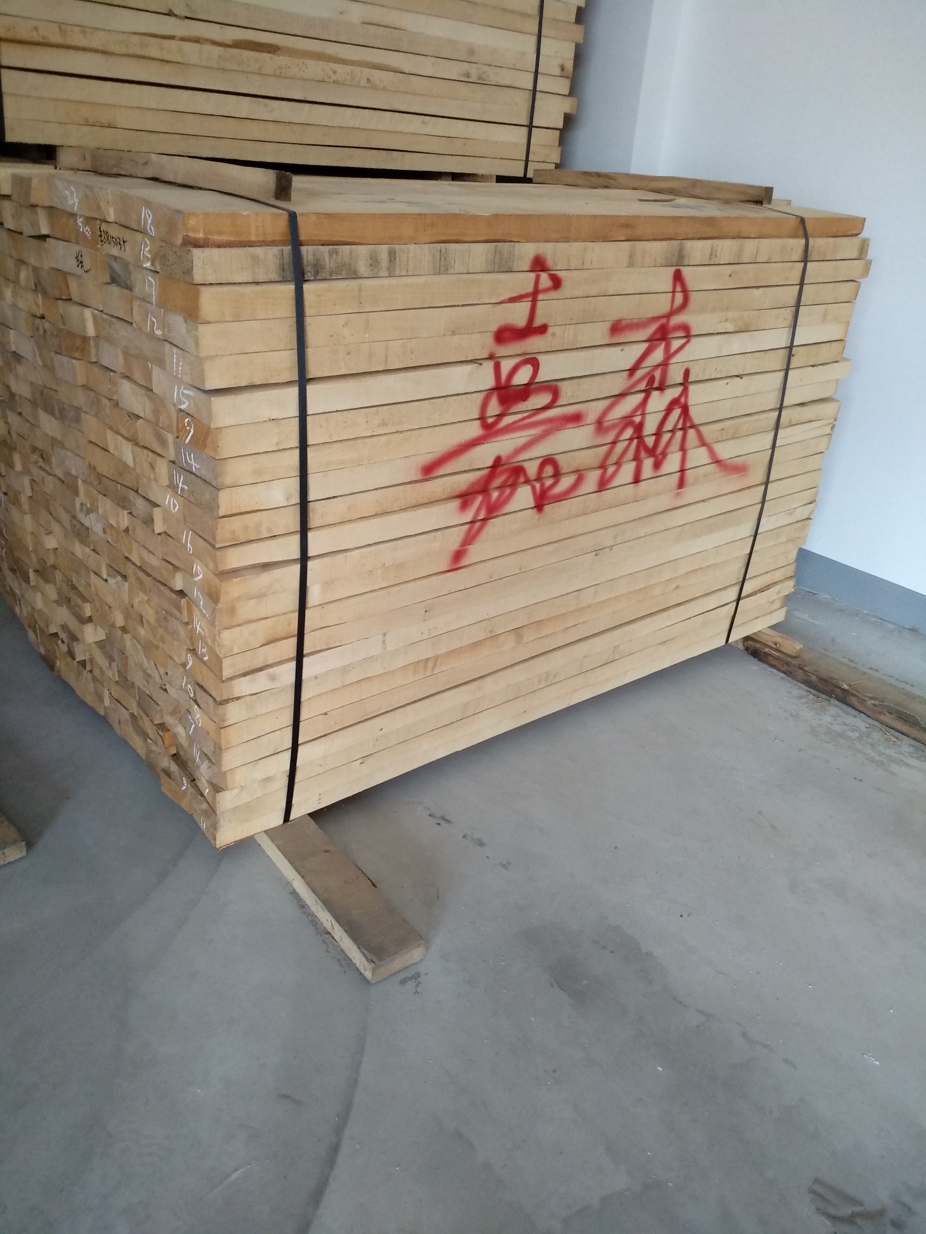 樺木實(shí)木圖片/樺木實(shí)木樣板圖 (2)