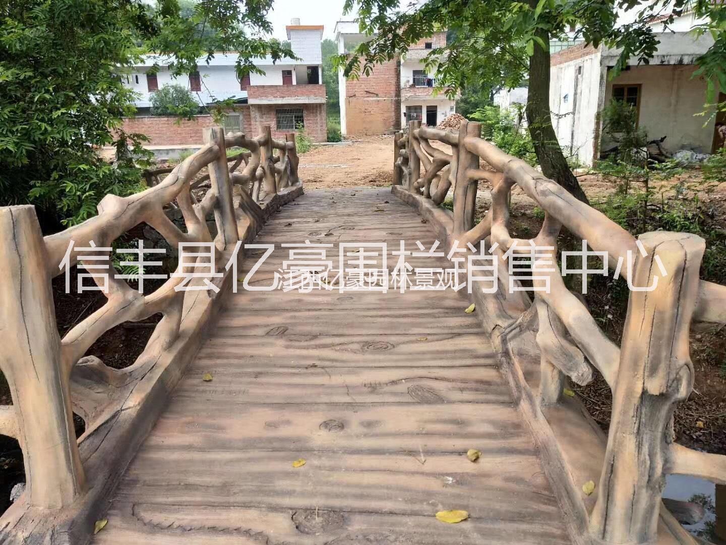 无锡水泥仿木桥梁批发厂家，扬州河道仿石桥梁定制，盐城园林景观水泥小桥施工图片