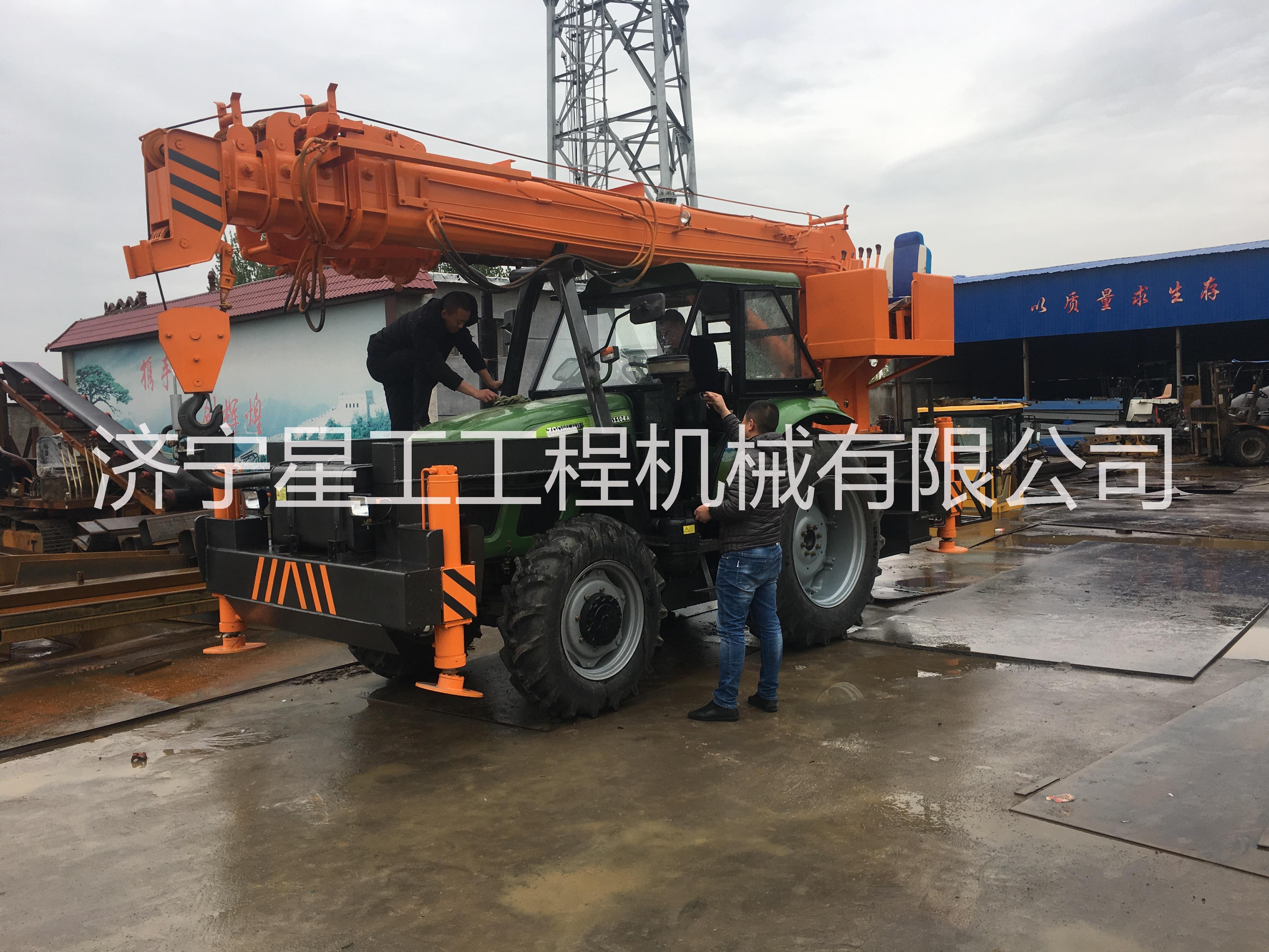 山東星工履帶吊車 拖拉機吊車圖片