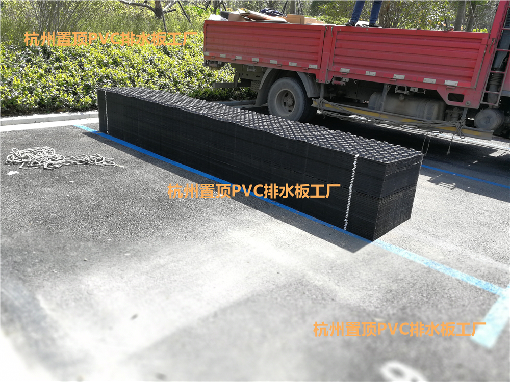 凹凸排水板鋪設(shè)中支點(diǎn)朝向解析圖片