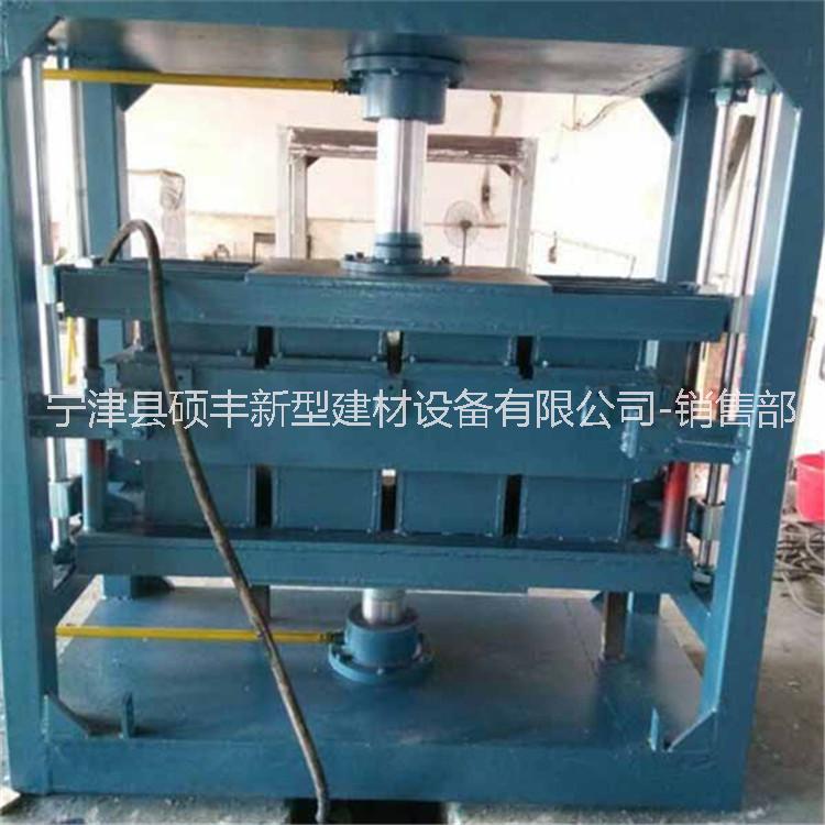 珍珠巖保溫板設(shè)備圖片