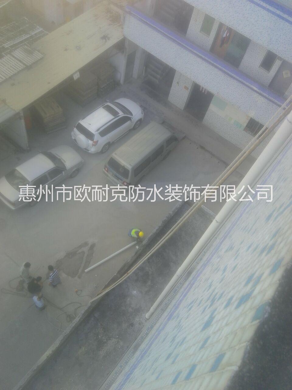 潼湖旧厂楼顶下水管道更换PVC图片