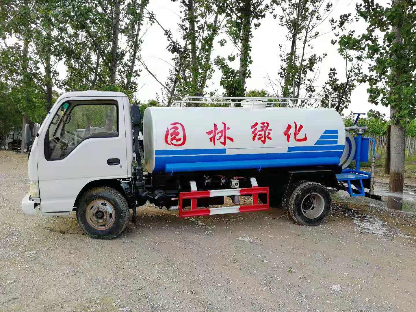 厂家专业生产销售洒水车3吨5吨8吨10吨15吨绿化道路喷洒工地专用质保三年 二手洒水车图片