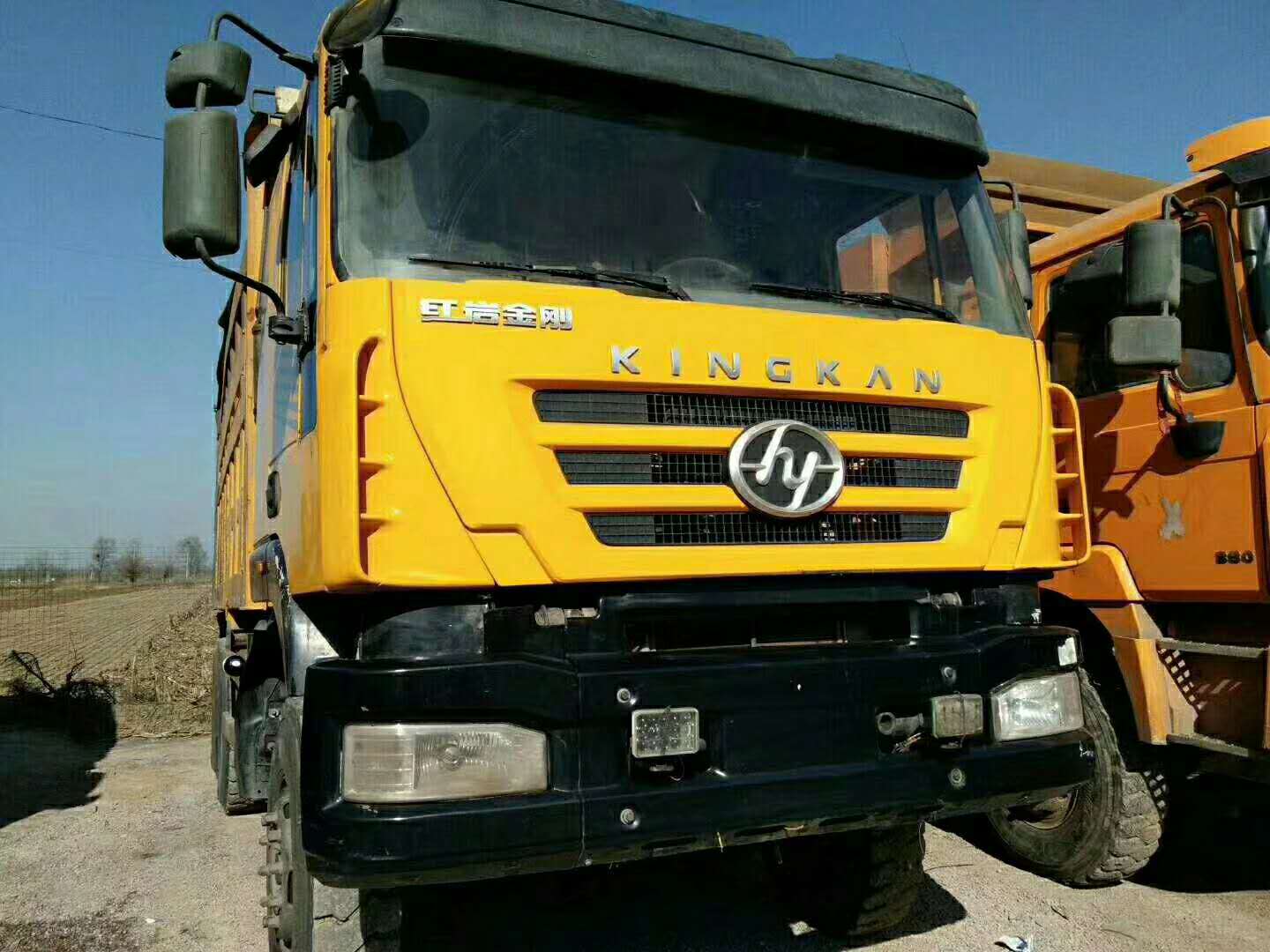 低價(jià)出售多臺(tái)紅巖金剛后八輪自卸車圖片