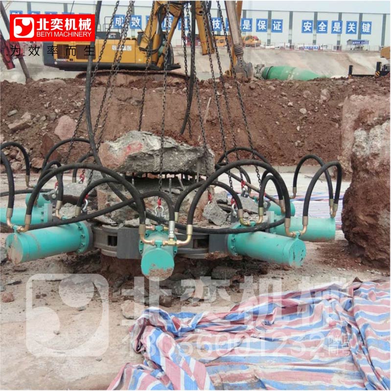 挖掘機(jī)液壓破樁機(jī)圖片