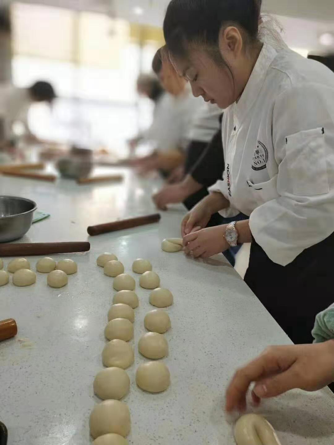 山东学烘焙蛋糕西点制作去哪里学更