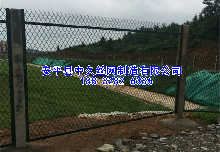 铁路护栏网高铁防护金属网片护栏网工厂铁路防护栅栏图片