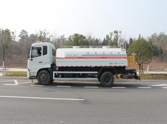 东风多利卡8方洒水车 环卫洒水车厂家直销 现车供应 包送到包上牌图片