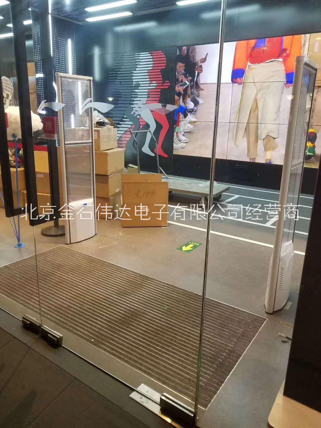 服装店该选择什么型号的服装防盗器图片