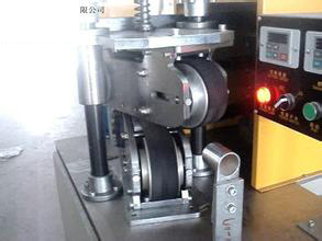 自動(dòng)可彎吸管成型機(jī)圖片
