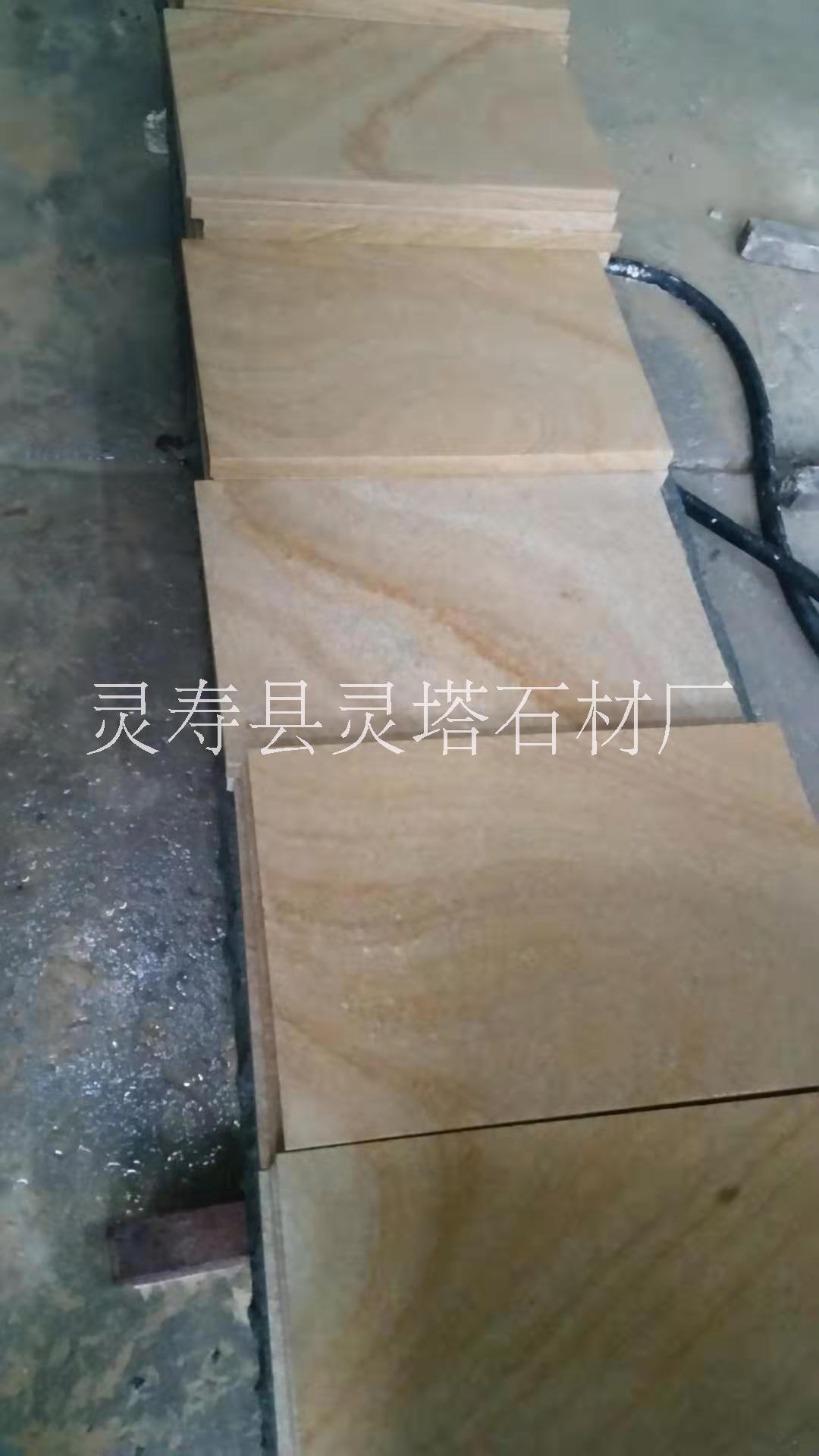 河北柏坡黃石材荔枝面  小米黃石材荔枝面 哪里生產(chǎn)柏坡黃石材