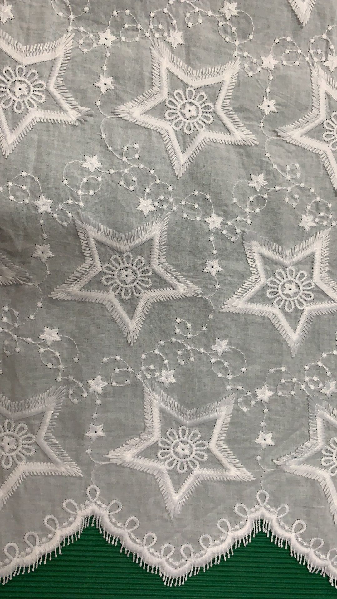 棉布刺繡雕孔花邊面料  刺繡繡花時尚服飾花邊