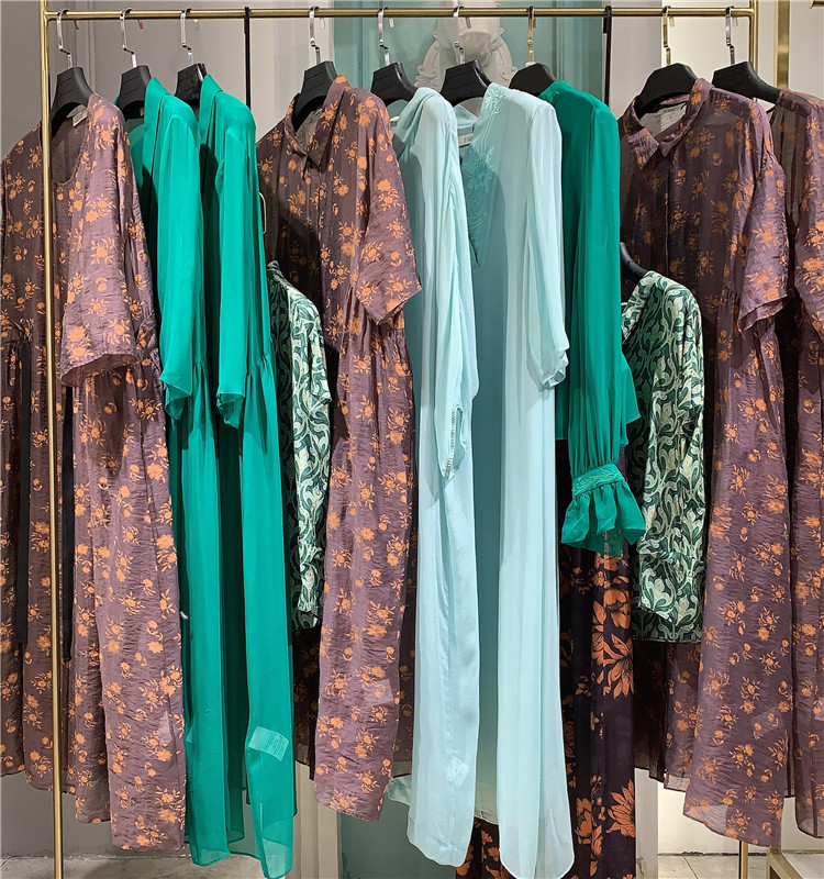 深圳原創(chuàng)設(shè)計師女裝曬谷場19夏圖片/深圳原創(chuàng)設(shè)計師女裝曬谷場19夏樣板圖 (4)