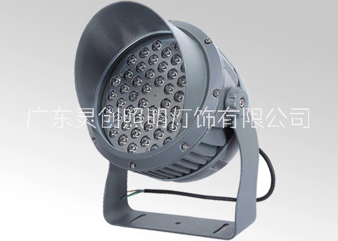中山市政大樓亮化工程的LED暖光投光燈由靈創(chuàng)照明提供