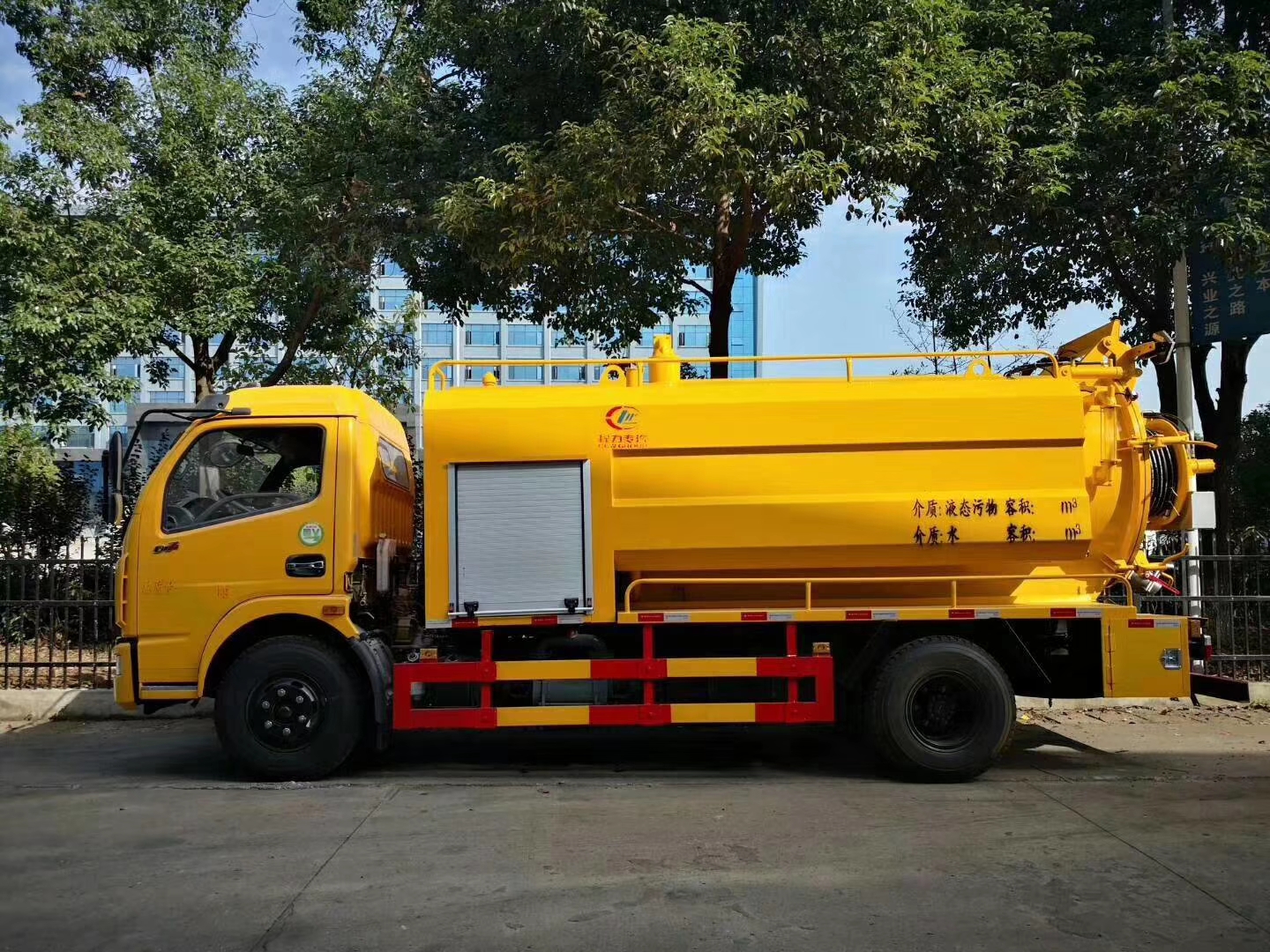 大多利卡清洗吸污一體車(chē)圖片/大多利卡清洗吸污一體車(chē)樣板圖 (2)