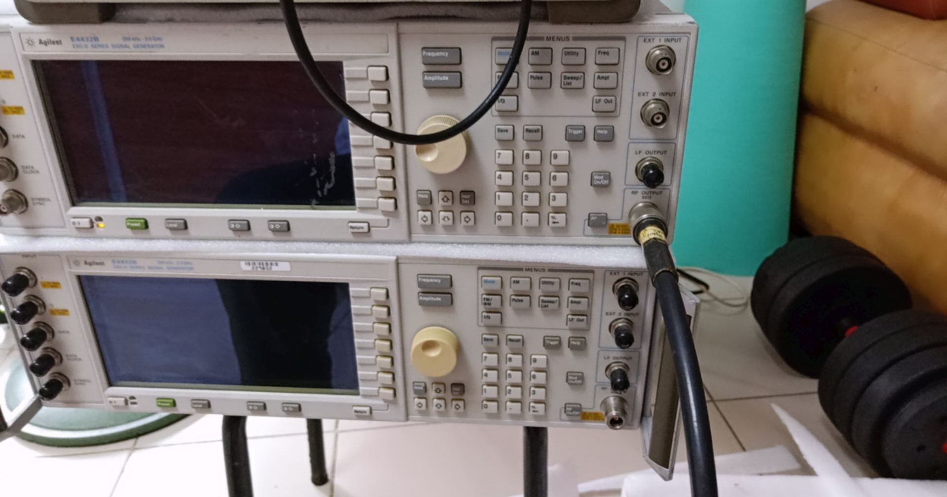 RF 信号发生器 Agilent E4432B