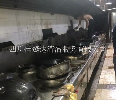 遂宁大型抽油烟机清洗遂宁学校单位酒店食堂油烟管道清洗公司图片