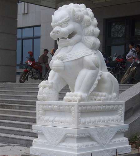 青石獅子 晚霞紅獅子圖片