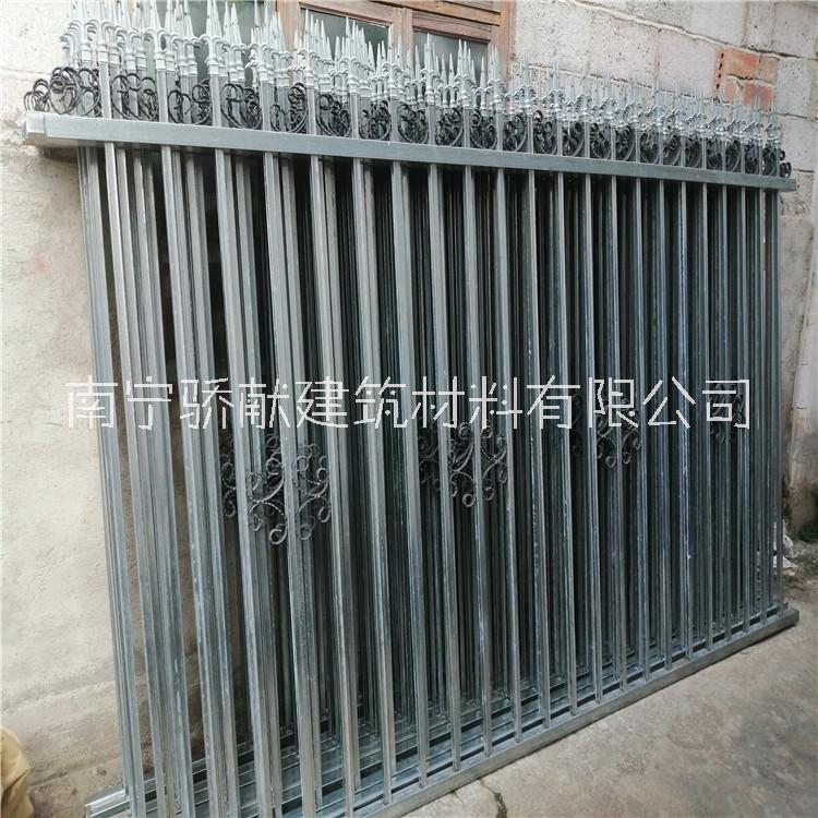 鐵藝花樣式護(hù)欄丨圍墻鋅鋼護(hù)欄廠家圖片