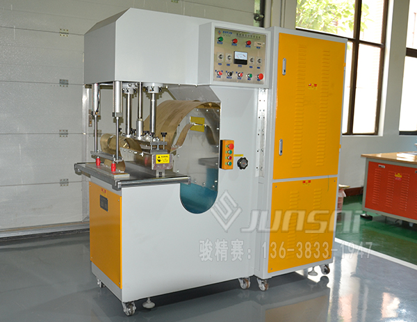 自動(dòng)軟門簾高頻機(jī) 駿精賽C型設(shè)備圖片