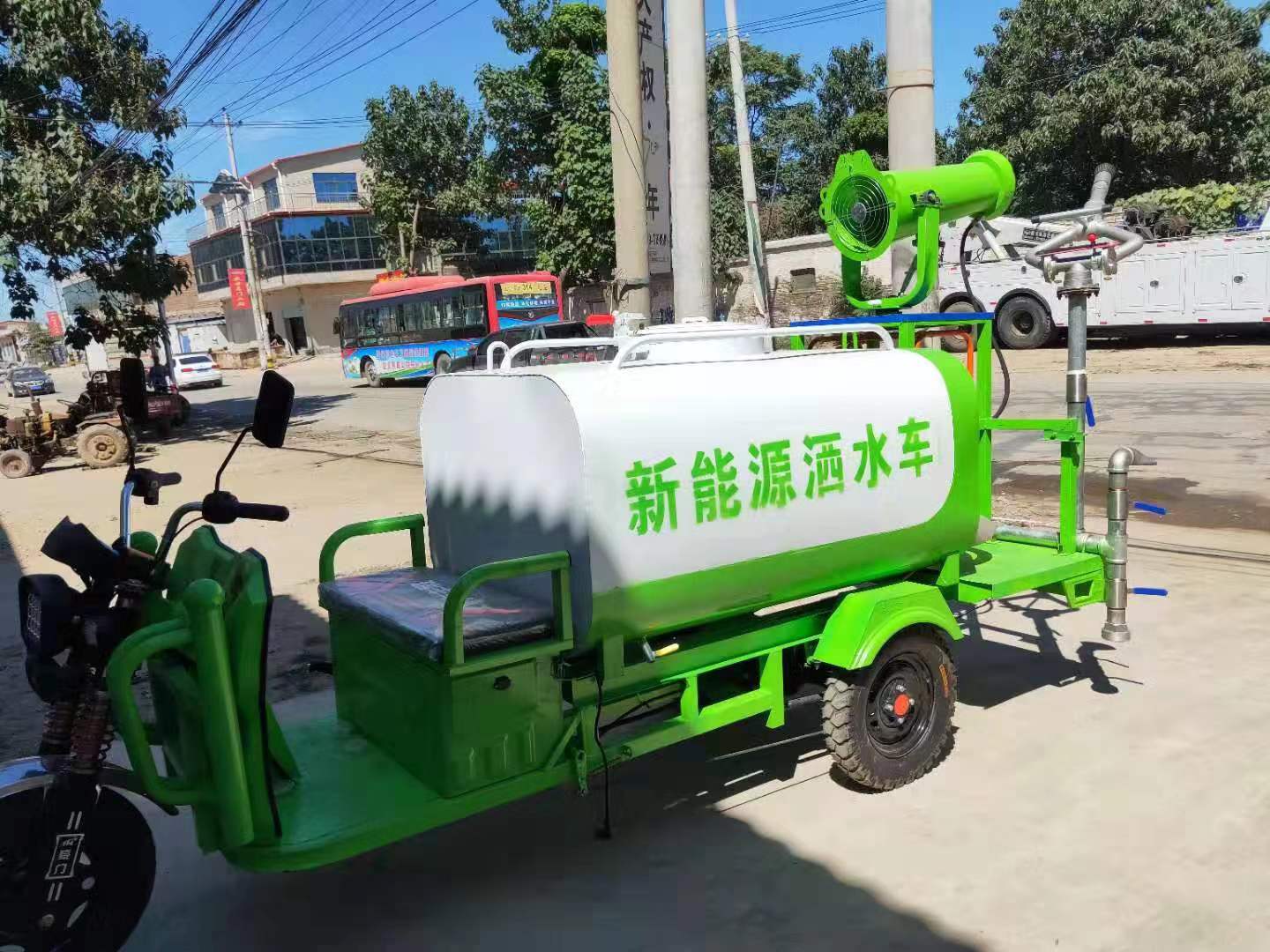 新能源洒水车  新能源四轮洒水车  电动三轮车雾炮洒水车