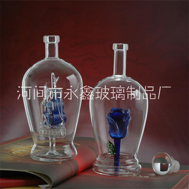 白酒酒瓶生产厂家定制内置蓝色花朵造型工艺玻璃酒瓶