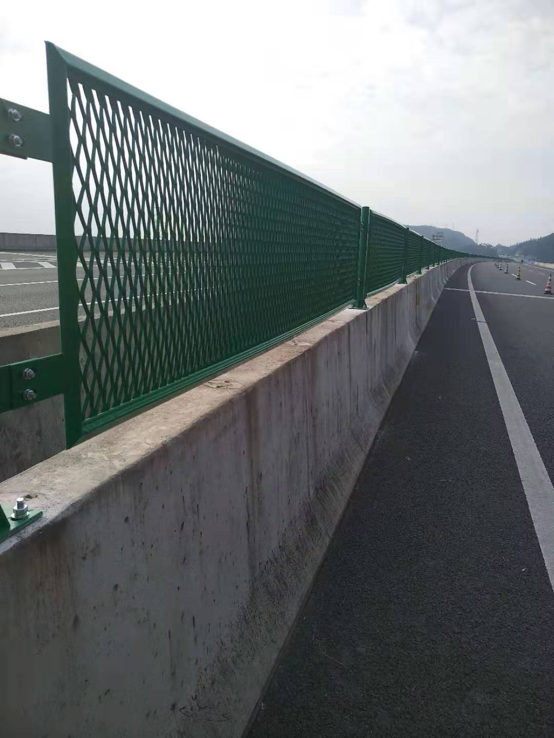 防眩護欄網(wǎng)高速公路