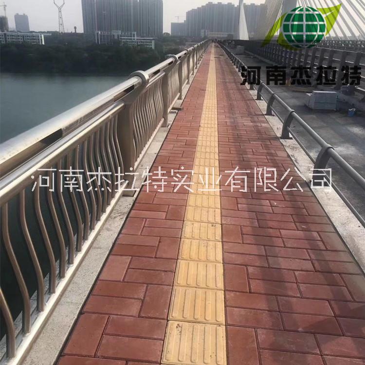 不锈钢复合管河道景观护栏生产制作图片