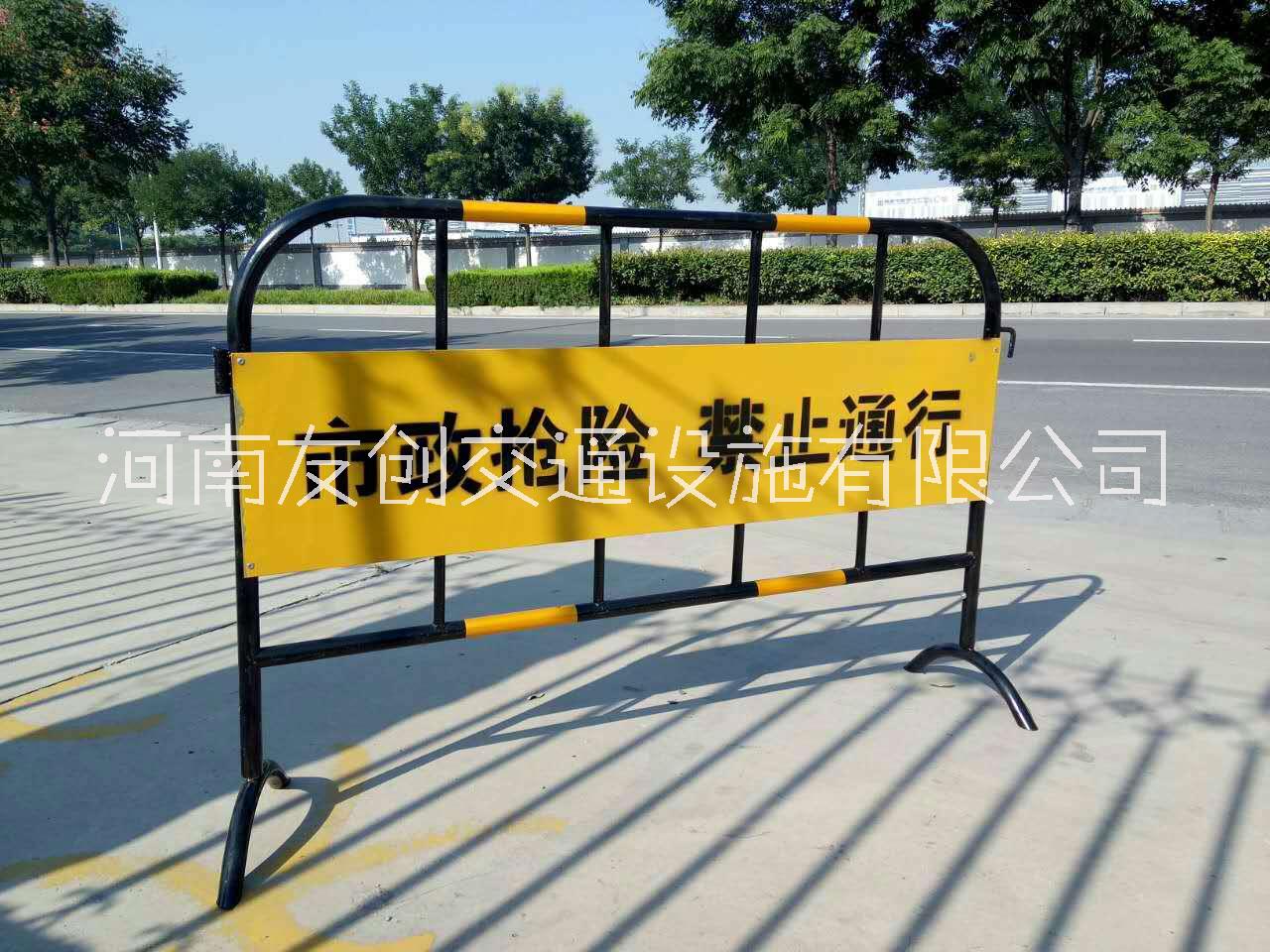 厂家供应 铁马护栏 道路施工铁马人群围栏 可移动围栏 移动铁马 红白铁马图片