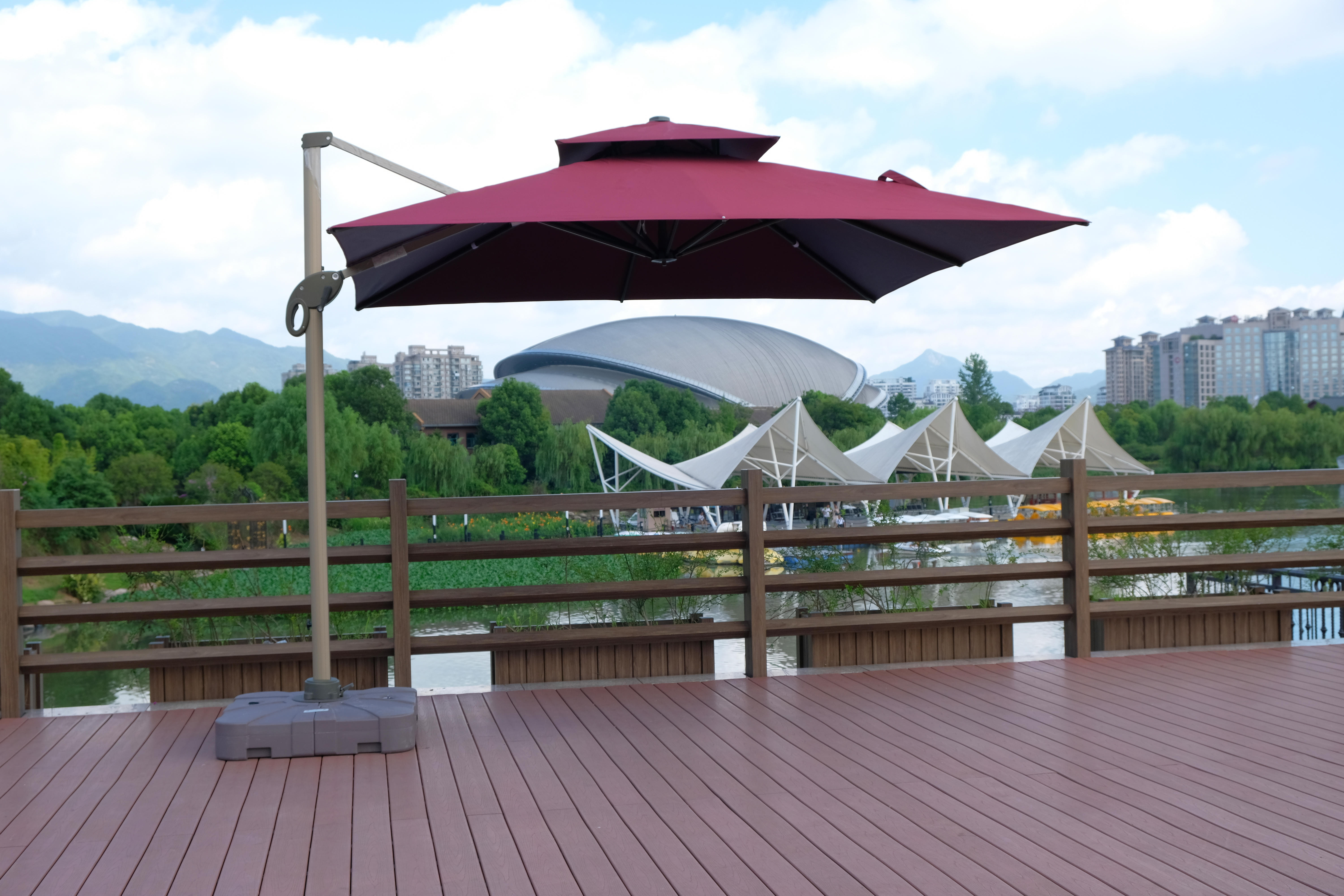 現(xiàn)貨供應(yīng)西北西區(qū)戶外遮陽傘圖片