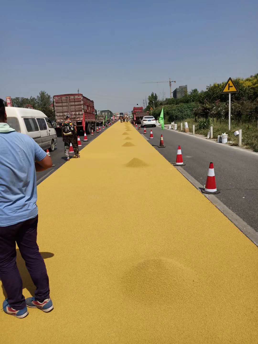 上海市厂家直销彩色道路胶水厂家