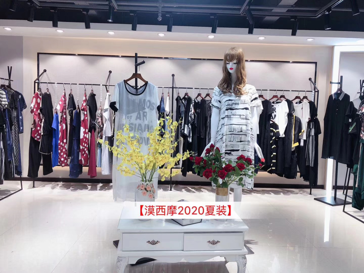 广洲品牌女装【漠西摩】折扣女装一手货源批发 品牌女装折扣走份批发  广州品牌女装【漠西摩】图片