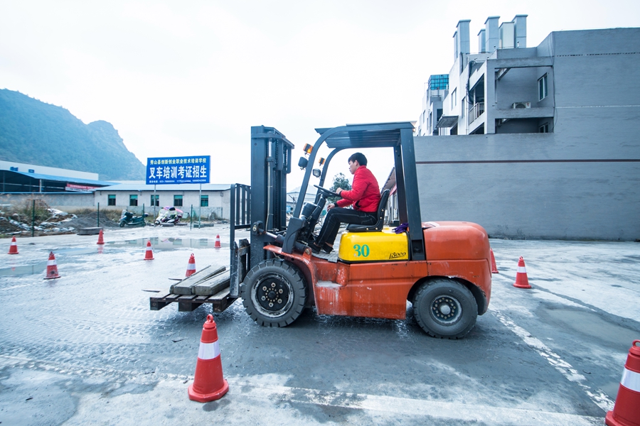 重庆市叉车培训 培训课程 特种作业人员厂家