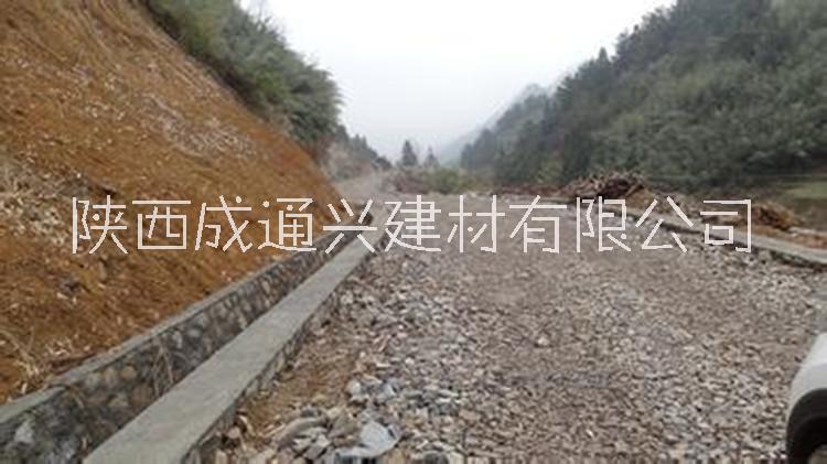 大量供应铺路青石 路沿石 公路工程青石 不同规格铺路石