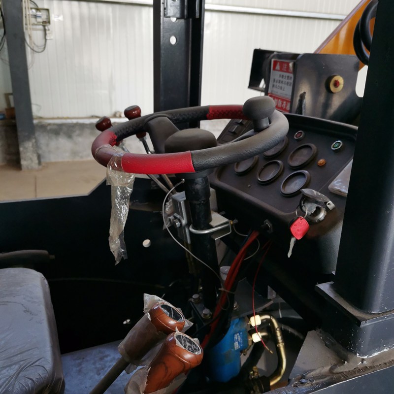 窄體礦井裝載機(jī)30礦用裝載機(jī)圖片