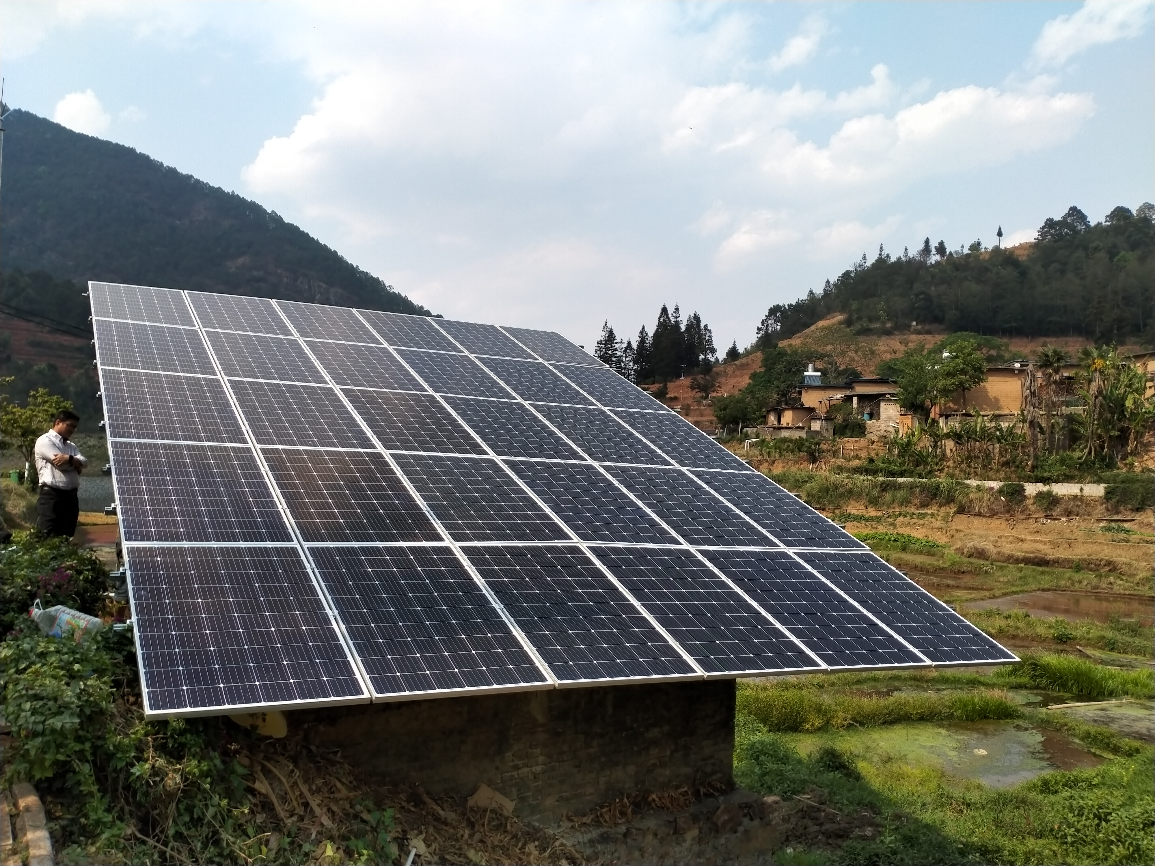 太阳能水泵深井泵立式泵 云南太阳能水泵 光伏提灌站 太阳能光伏水泵系统 太阳能发电系统图片