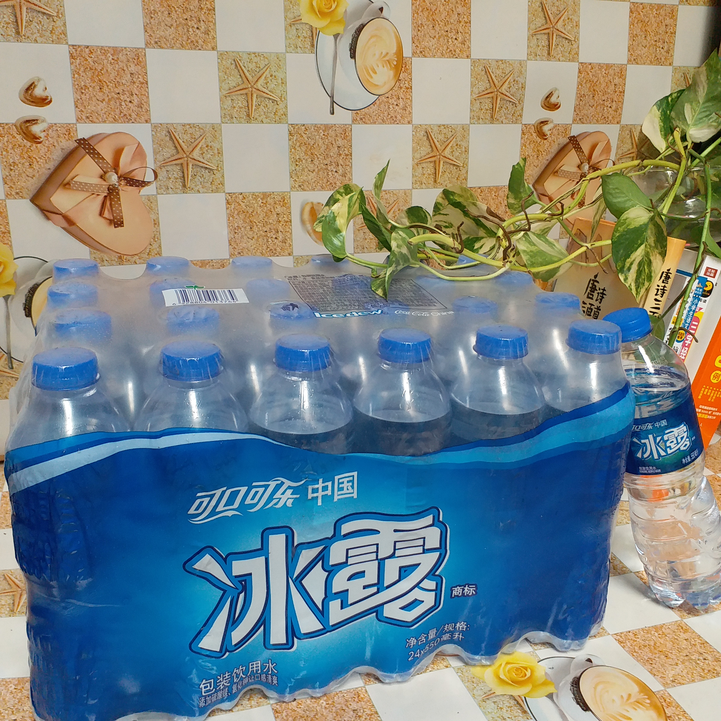 可口可乐冰露瓶装水550ML 1.5L订水电话 矿泉水定制