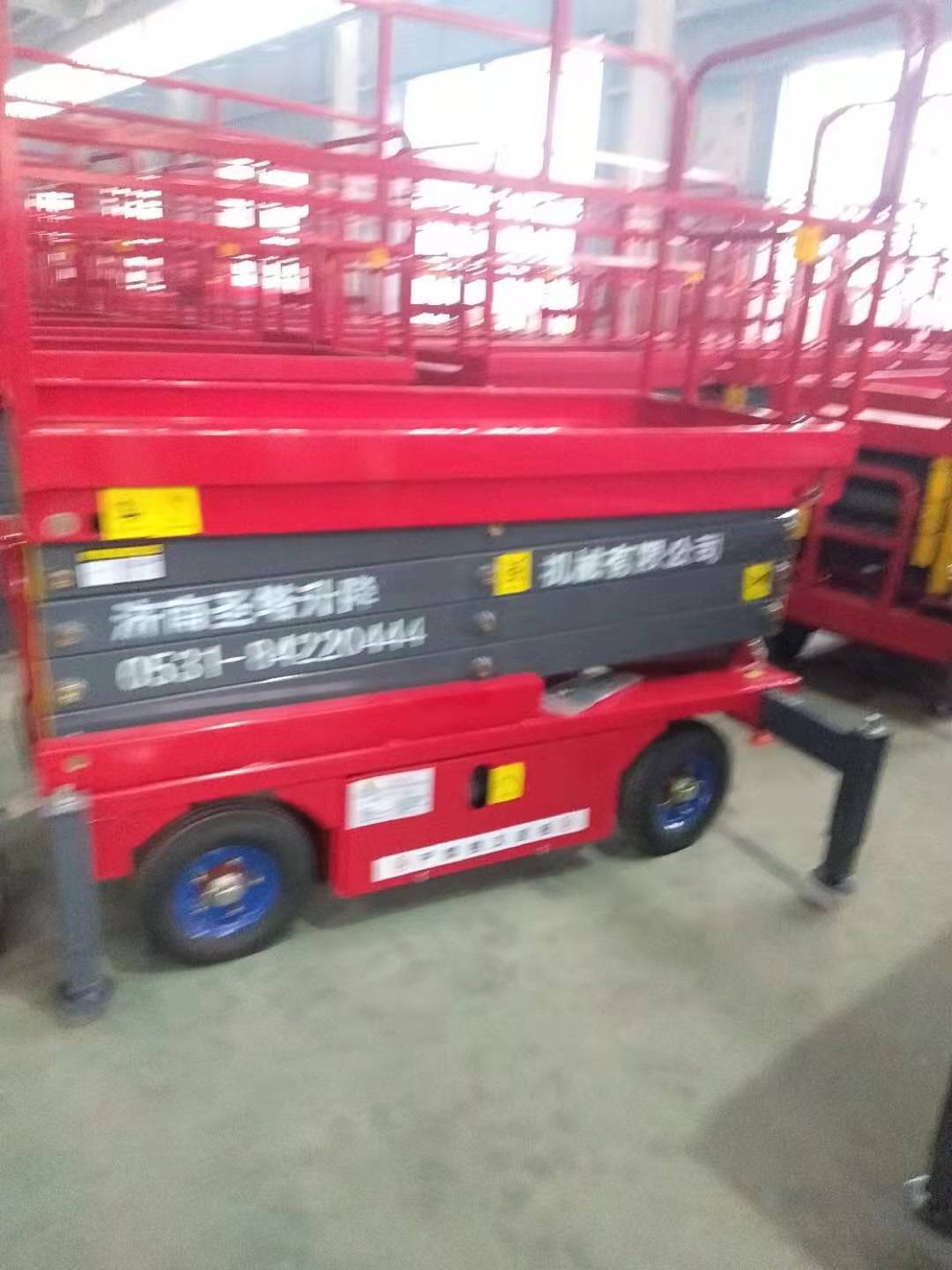 移動式升降平臺圖片