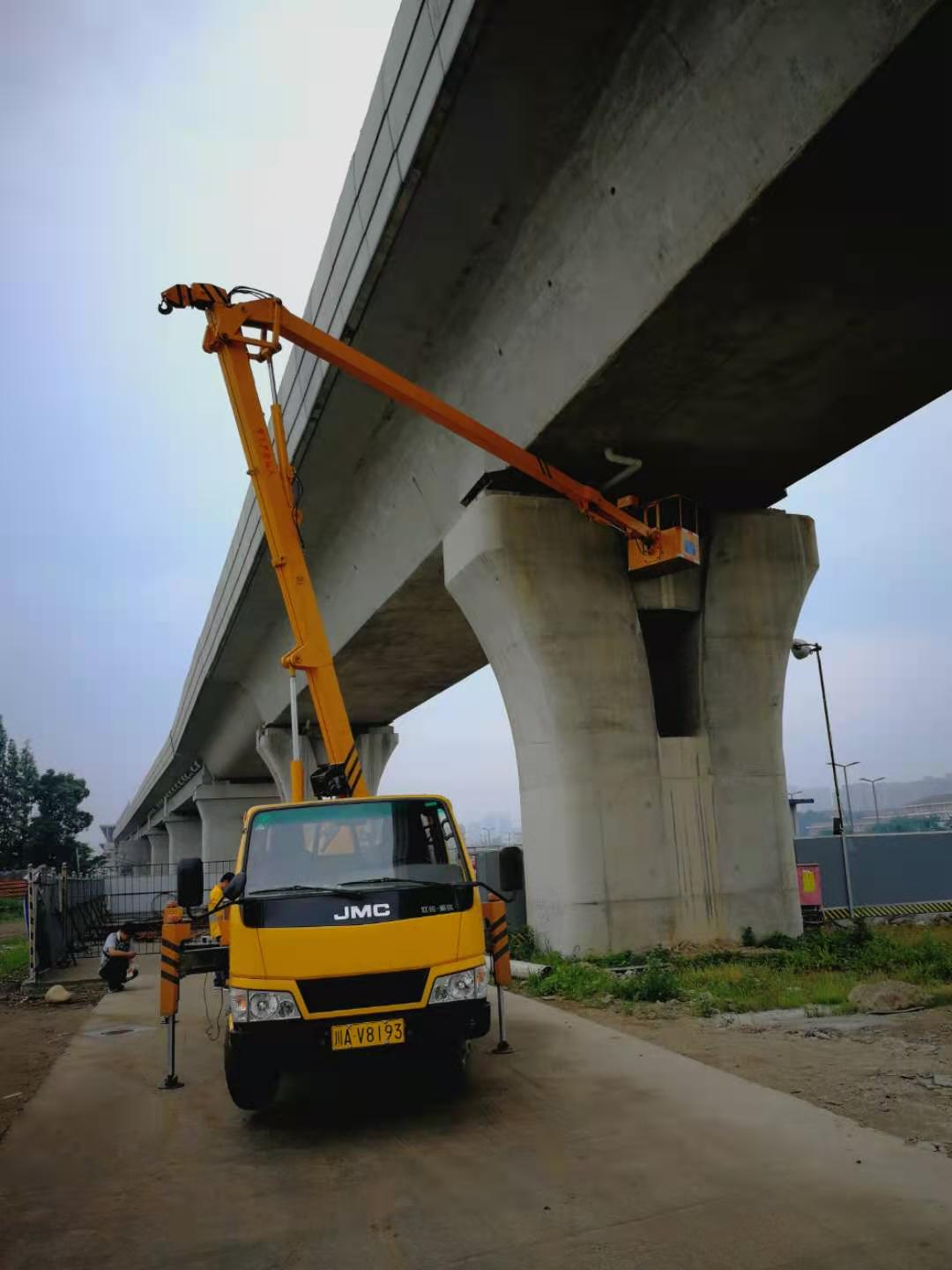 都江堰升降车，曲臂车，高空车，登高车出租公司图片